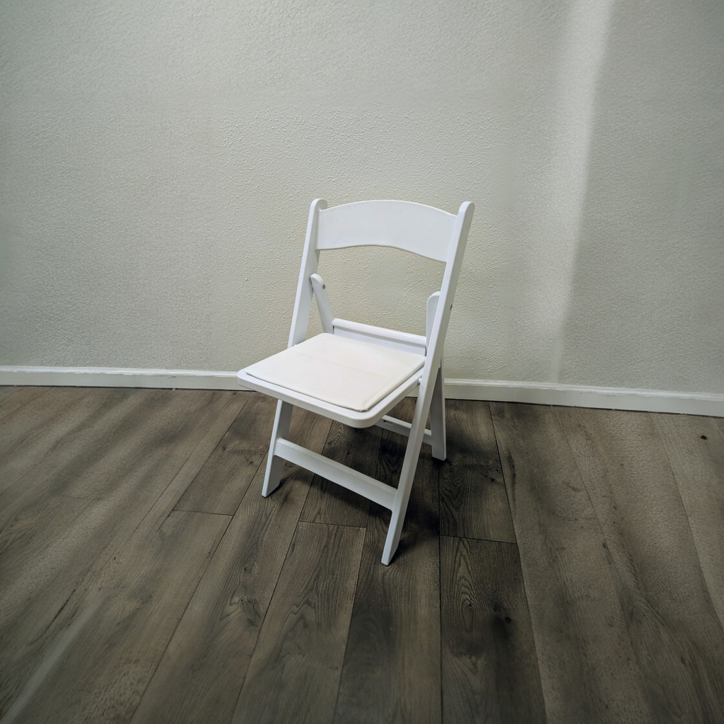 RENTAL - White Resin Chair