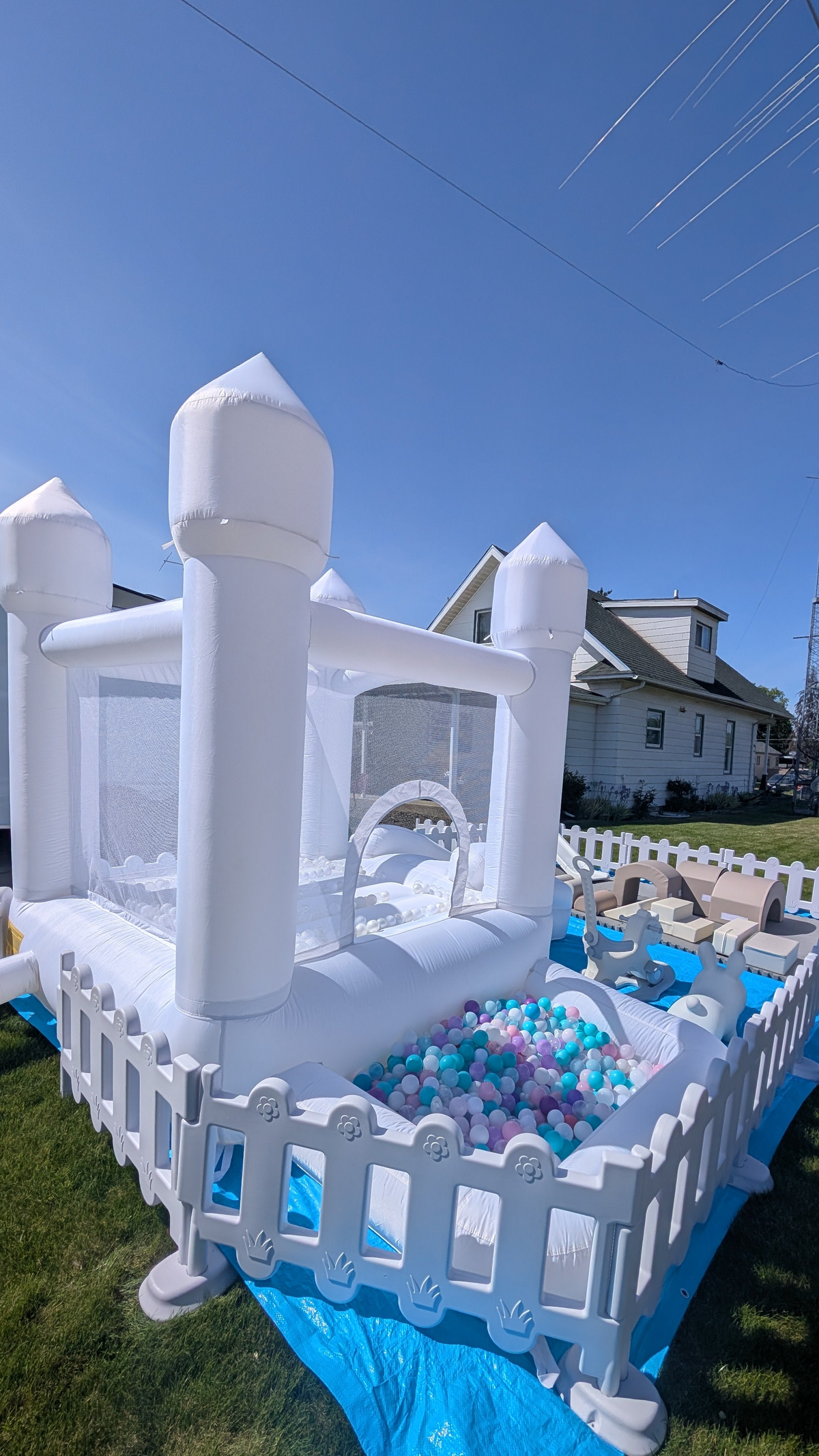 Rental - white bounce house combo with white fences (set D)