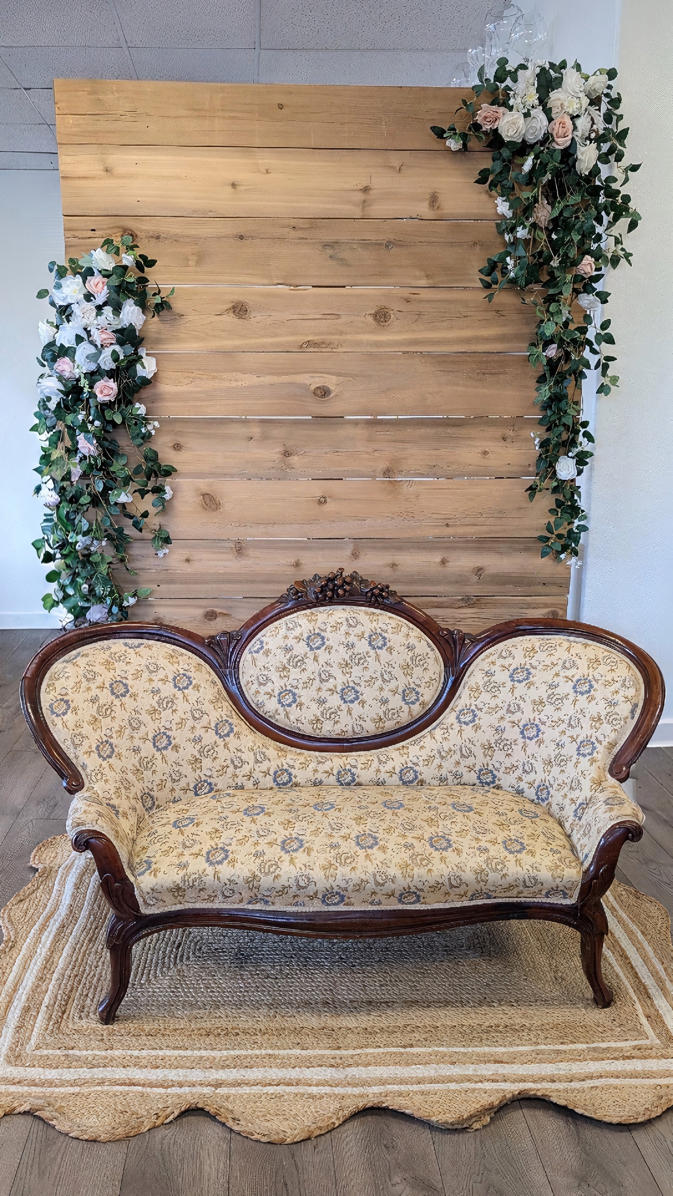 Rental - Victorian settee